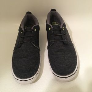 Black and white under armor shoe (Lighty Used)